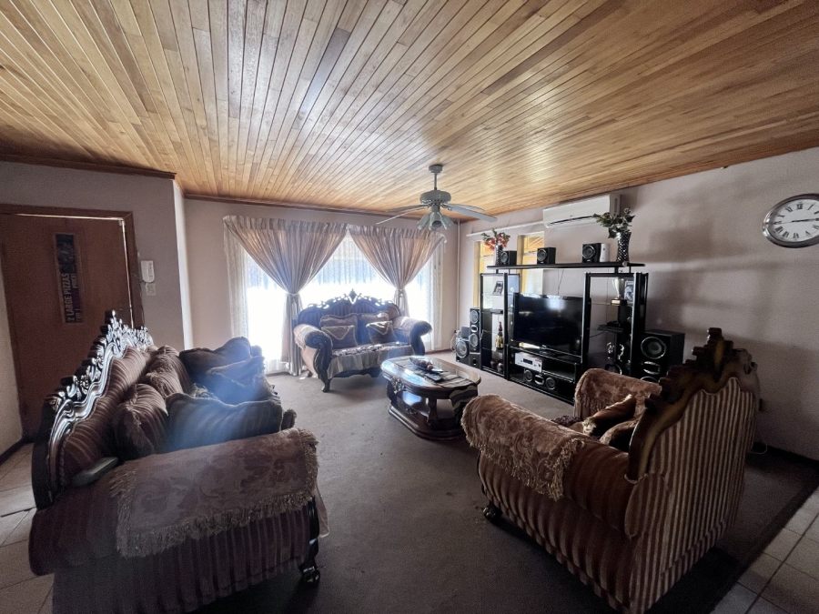 4 Bedroom Property for Sale in Pellissier Free State